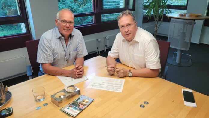 Martin Sträßer, Landtagsabgeordneter für die Städte Velbert, Wülfrath und Teile von Mettmann, mit Rainer Ritsche, Bürgermeister der Stadt Wülfrath. Foto: PR Martin Sträßer