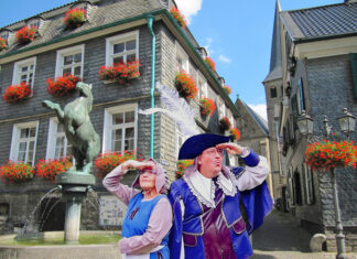 Petra und Ingo Grenzstein bieten einen Stadtrundgang der besonderen Art an. Foto: Kreisstadt Mettmann