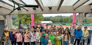 Die Clubmeister und Vize-Clubmeister des Netzballvereins 2024 freuten sich bei der Siegerehrung über Pokale, Medaillen und Sachpreise. Foto: NBV