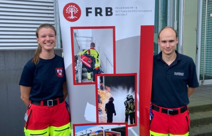 Hannah Fulland und Tobias Pollheim absolvieren nun ihre Ausbildung - drei ihrer Kollegen haben die Lehrzeit bereits erfolgreich beendet. Foto: FW Ratingen