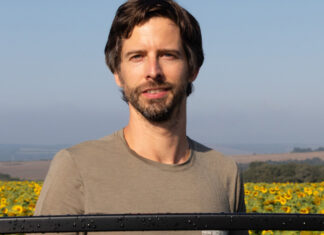 Der Bestseller-Autor Stephan Orth stellt im Medienzentrum sein aktuelles Werk „Couchsurfing in der Ukraine“ vor. Foto: Veranstalter