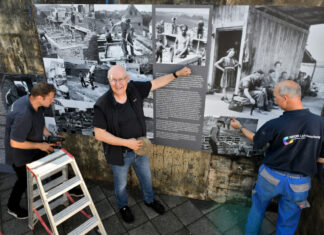 Peter Wensierski zeigt die Ausstellung. Foto: Mathias Kehren