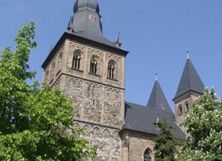 Der Rundgang führt an der Kirche St. Peter & Paul vorbei. Foto: Stadt Ratingen