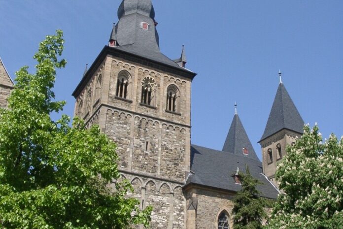 Der Rundgang führt an der Kirche St. Peter & Paul vorbei. Foto: Stadt Ratingen