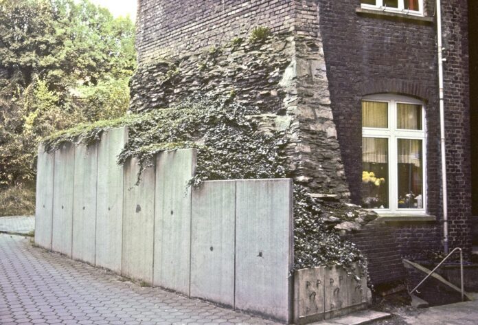Reste der alten Stadtmauer kann man auch heutzutage noch entdecken. Foto: Stadtarchiv Mettmann