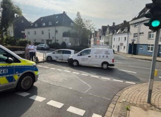 Beim Abbiegen kam es zu dem Unfall. Foto: Polizei Mettmann