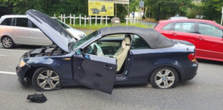 Der BMW wurde bei dem Unfall erheblich beschädigt. Foto: Polizei