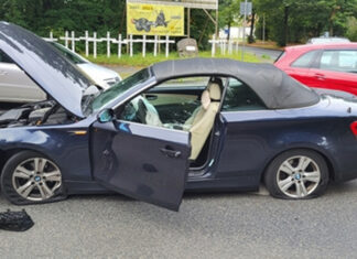 Der BMW wurde bei dem Unfall erheblich beschädigt. Foto: Polizei