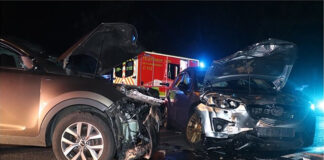 Zwei Autos krachten in Mettmann frontal zusammen. Foto: Polizei