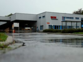 WKW vor der Rettung: Investor übernimmt – aber rund 500 Arbeitsplätze fallen weg Das Velberter Werk von WKW Automotive in Neviges. Foto: André Volkmann