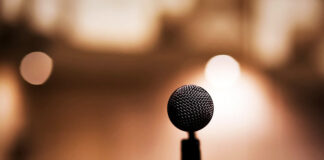 Ein Mikrofon steht bereit. Foto: pixabay/symbolbild