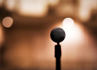 Ein Mikrofon steht bereit. Foto: pixabay/symbolbild
