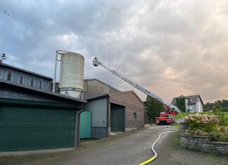 Die Feuerwehr übte auf einem Bauernhof. Foto: Feuerwehr Hattingen