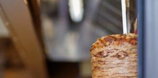 Ein Dönerspieß ist zu sehen. Foto: pixabay/Symbolbild
