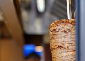 Ein Dönerspieß ist zu sehen. Foto: pixabay/Symbolbild