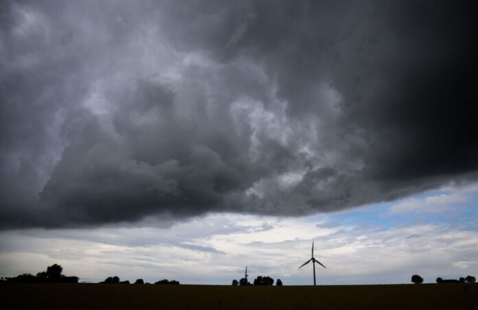 Der Deutsche Wetterdienst erwartet Unwetter in NRW. (Symbolbild)