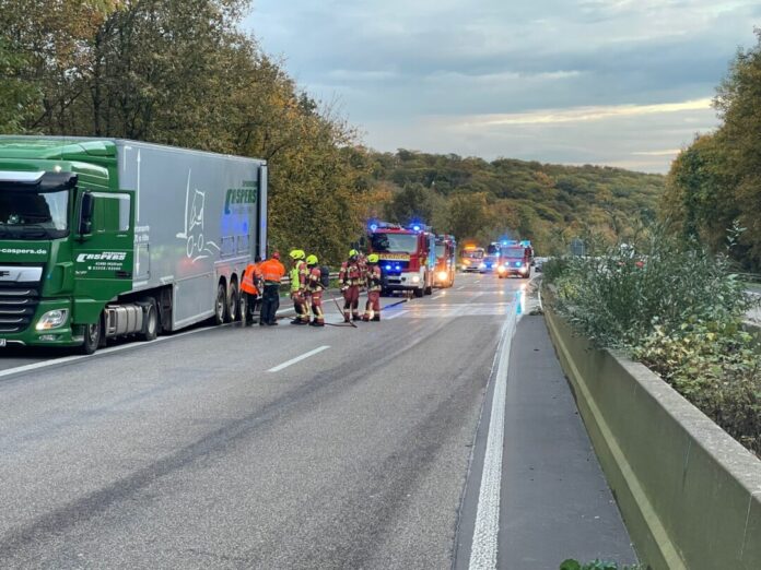 Die Einsatzstelle auf ser Autobahn. Foto: Feuerwehr Velbert