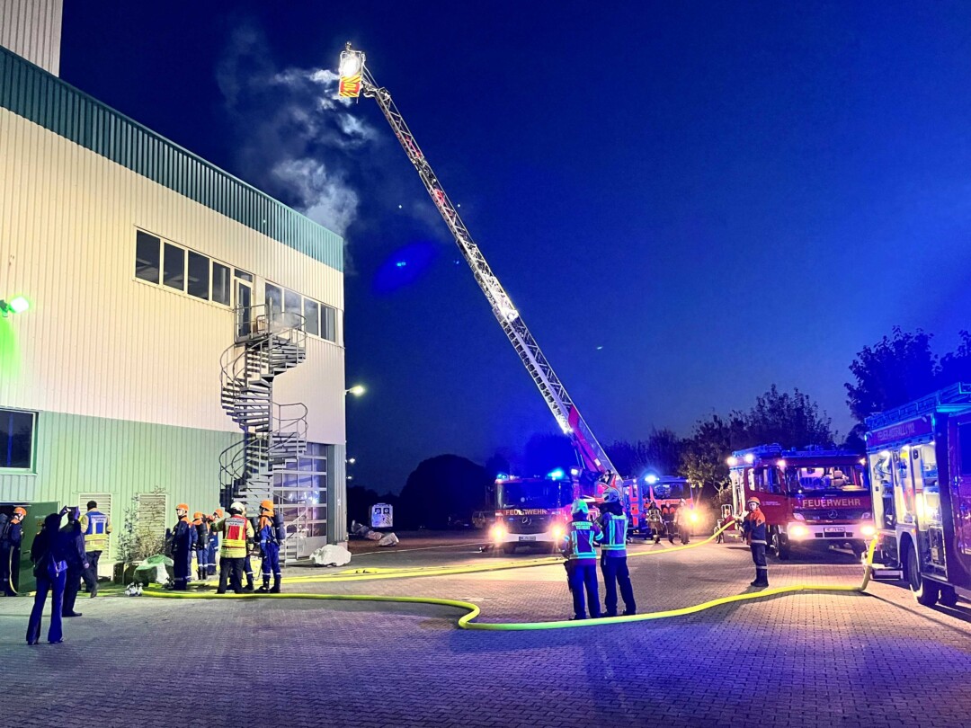 Mit der Drehleiter ging es hoch hinaus bei einer der Übungen. Foto: Freiwillige Feuerwehr Wülfrath