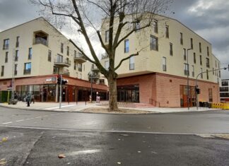 Auch am rege genutzten Übergang zwischen Düsseldorfer Straße und Wallhöfen hin zum Düsseldorfer Platz haben sich die Wartezeiten für Fußgänger nach der Umprogrammierung verringert. Foto: CDU-Fraktion Ratingen