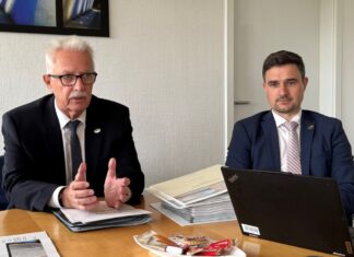 Landrat Thomas Hendele und Kreiskämmerer Christian Schölzel. Foto: Kreis ME