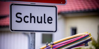 Schnelles, stabiles Internet ist eine Grundvoraussetzung in modernen Schulen, um nicht abgehängt zu werden. Die meisten Schulen in Nordrhein-Westfalen sind inzwischen im Glasfasernetz. (Symbolbild)