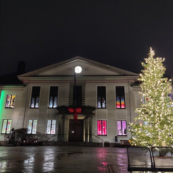 Heiligenhaus wird auch dieses Jahr das Rathaus zu einem großen Adventskalender machen. Foto: Stadt Heiligenhaus