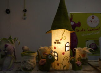 Handwerkskunst und Accessoires gibt es an den Ständen auf dem Schlossareal. Foto: Veranstalter