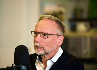 Dr. Henning Henke spricht im Podcast über Gallensteine. Foto: Helios