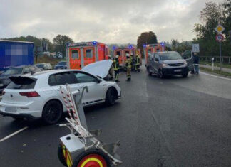 In Haan kam es am Dienstagvormittag, 22. Oktober, zu einer Kollision zwischen zwei Autos. Foto: Polizei