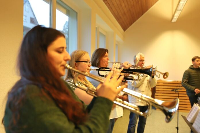 Insgesamt neun Aktive musizieren beim Fanfarencops gemeinsam. Foto: Volkmann