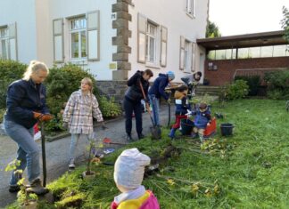 Gemeinsam haben Kinder und Erwachsene den Garten angelegt. Foto: privat