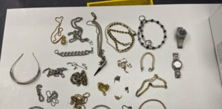 Diverser Modeschmuck wurde gefunden. Foto: Polizei Mettmann