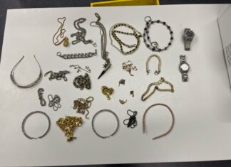 Diverser Modeschmuck wurde gefunden. Foto: Polizei Mettmann