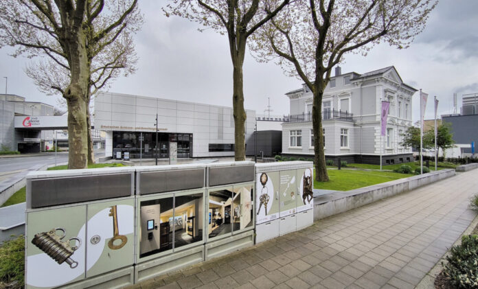 Ein futuristischer Neubau und die historische Villa Herminghaus sind seit 2021 Heimat des Schloss- und Beschlägemuseums in Velbert. Foto: Mathias Kehren
