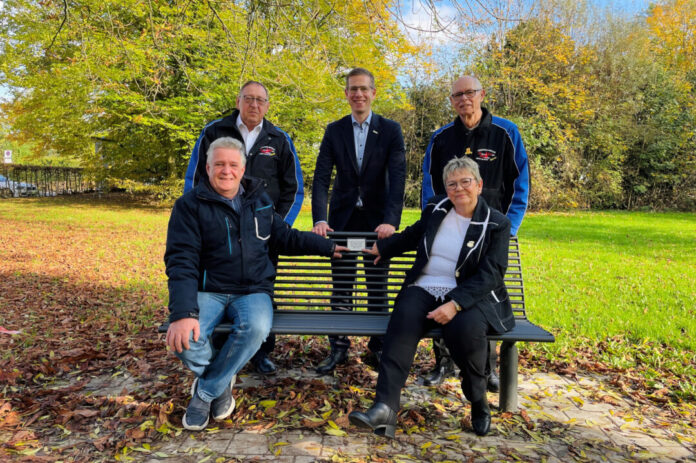 Die neue Bank lädt zum Verweilen ein. Foto: Stadt Erkrath