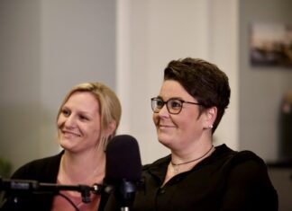 Nicole Dittberner und Carina Demelius sprechen im Gesundheitspodcast „Bitte freimachen!“ über Ausbildung und Begleitung der Nachwuchskräfte in der Pflege. Foto: Helios
