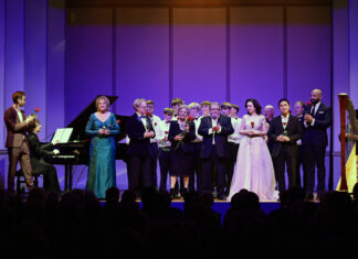 Finale der Preisverleihung mit den Künstlern der Gala. Foto: Knabenchor Hösel/ Matthias Wehnert