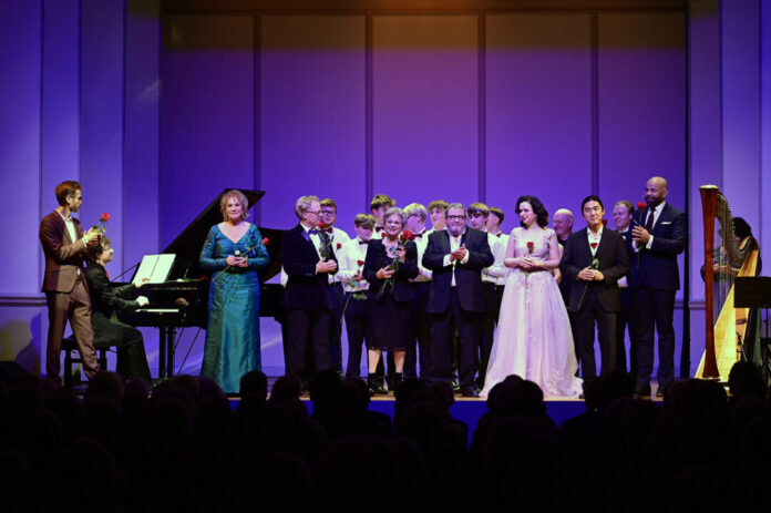 Finale der Preisverleihung mit den Künstlern der Gala. Foto: Knabenchor Hösel/ Matthias Wehnert