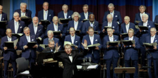 Velberter Männerchor auf großer Bühne: Unterstützt von dem Trio Rhapsodie und Solist Karim Khawatmi