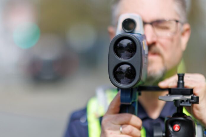 Die Polizei in NRW nimmt Lasermessgeräte vom Typ «TruSpeed» wieder in Betrieb. (Archivfoto)