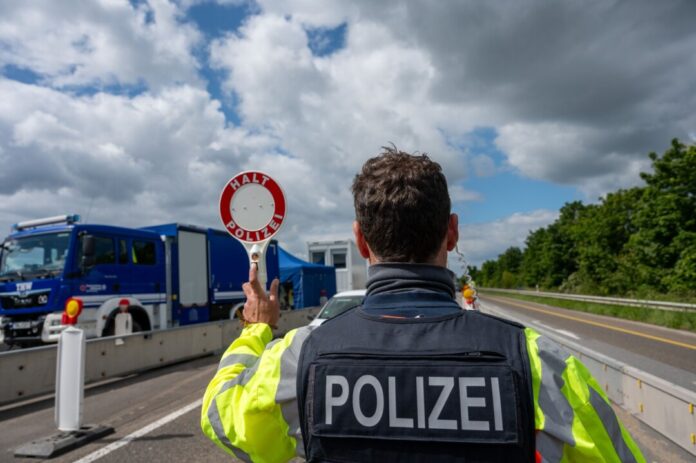 Die Bundespolizei Trier hat zwei stationäre Kontrollen eingerichtet (Archivbild)