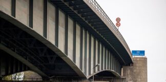 Die für Schwertransporte gesperrte Berliner Brücke der A59 in Duisburg wird künftig monatlich unter die Lupe genommen. 