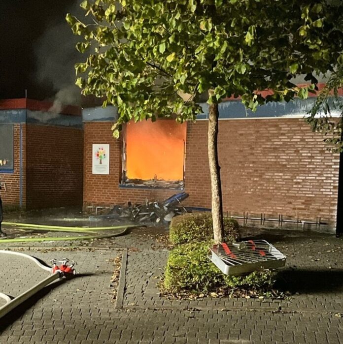 Ein Feuer hat am frühen Sonntagmorgen in Dülmen einen Kindergarten zerstört.