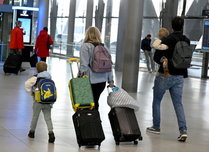  Der Flughafen in Köln-Bonn rechnet zwischen Freitag und Sonntag mit über 122.000 Passagieren.