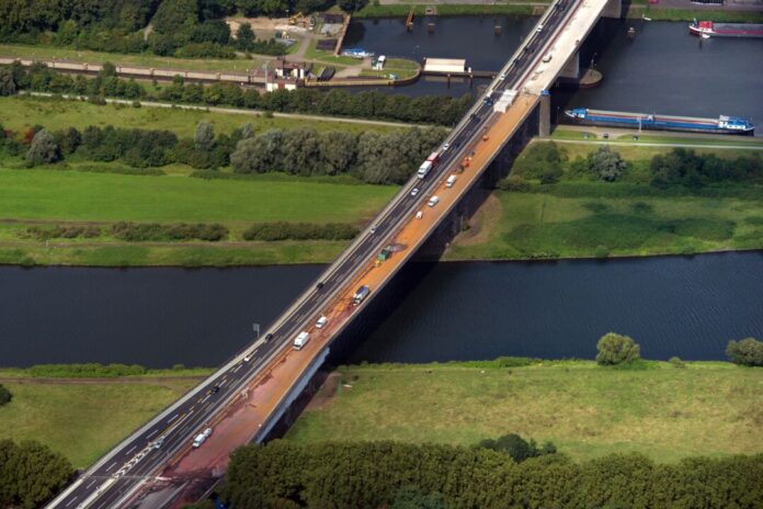 Die «Berliner Brücke» ist für den Güterverkehr eine wichtige Anbindung zum Duisburger Hafen. (Archivbild)