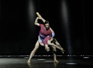 Artem Sorochan und Rosa Pierro in „Not Me, But Me“ von Ben Van Cauwenbergh. Foto: Bettina Stöß