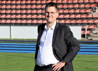 Erster Beigeordneter Patrick Anders legte Übersicht über Bau- und Sanierungsmaßnamen an Ratinger Sportstätten vor. Foto: Stadt Ratingen