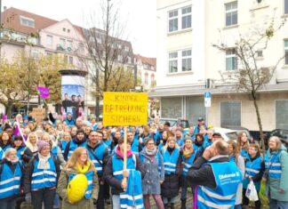 "NRW bleib sozial" unter diesem Motto hatten sich unter anderem Engagierte der Diakonie im Kirchenkreis Düsseldorf-Mettmann versammelt. Foto: Diakonie im Kirchenkreis Düsseldorf-Mettmann