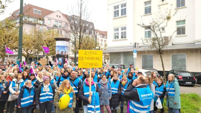 "NRW bleib sozial" unter diesem Motto hatten sich unter anderem Engagierte der Diakonie im Kirchenkreis Düsseldorf-Mettmann versammelt. Foto: Diakonie im Kirchenkreis Düsseldorf-Mettmann