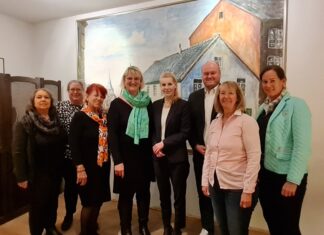 Claudia Meloefski, Ilona Löhr, Christa Baunach-Schlüter, Sandra-I. Bender-Fuest, Gisela Grabow, den Stadtverbandsvorsitzenden Peter Thomas, Marion Weber und Christiane Rühl. Foto: privat
